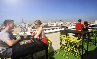 La terrasse du Lounge Bar View Novotel Paris Vaugirard Montparnasse figure dans notre top 100